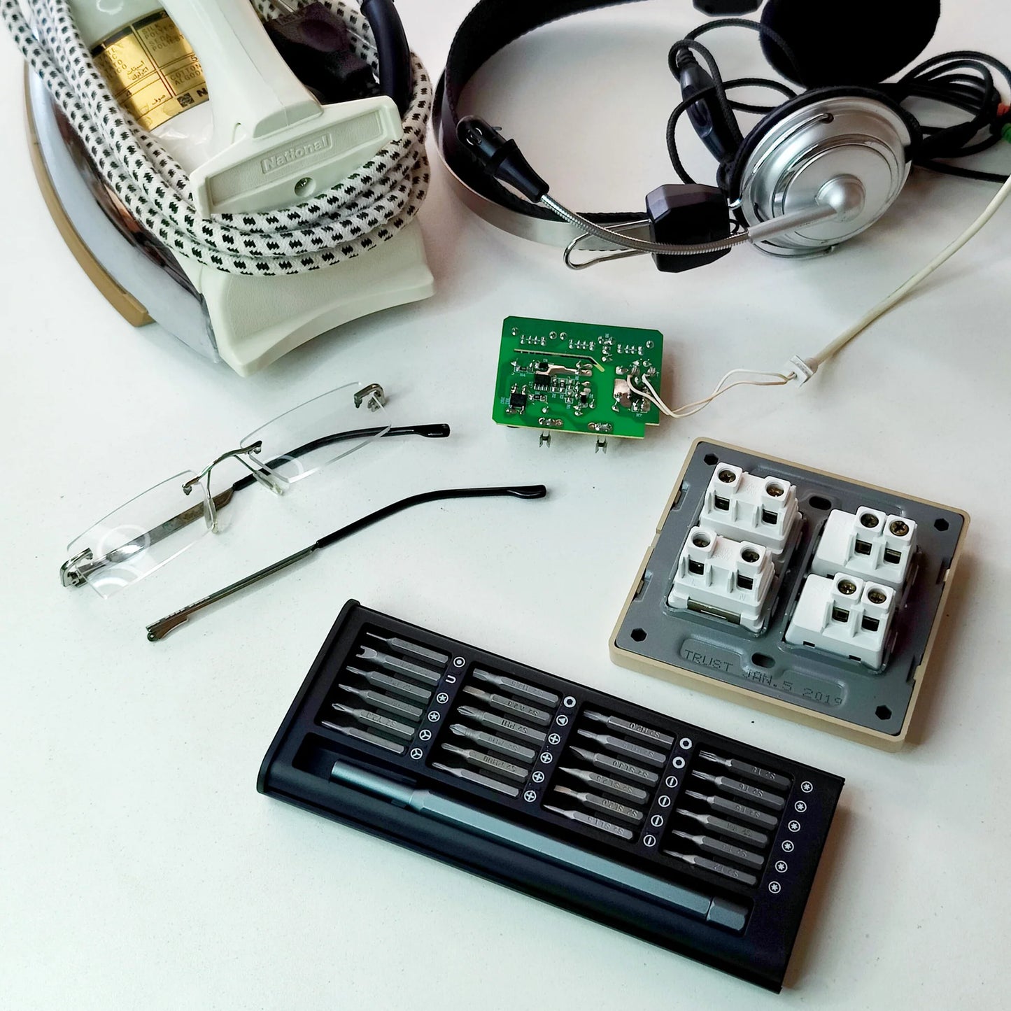 24 in 1 Magnetic Screwdriver Kit